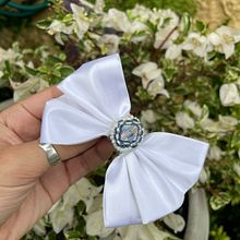 My project for course: Beaded Embroidery: Create Hair Accessories. Accessor, Design, Arts, Crafts, Jewelr, Design, Fashion Design, Embroider, DIY, and Textile Design project by Laura Martin - 10.07.2022