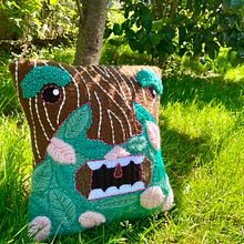 Mi proyecto del curso: Bordado XL con aguja mágica. Un proyecto de Bordado, Decoración de interiores, Punch needle y Diseño textil de Fernanda Mahuzier - 11.10.2022