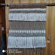 Mi proyecto del curso: Introducción al macramé: creación de un tapiz decorativo. Un proyecto de Diseño de complementos, Artesanía, Diseño de interiores, Decoración de interiores, Tejido, Macramé y Diseño textil de Alicia Santana - 11.10.2022