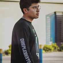 Polera complemento dsg. Een project van  Ontwerp,  Reclame y  Art direction van Michelle Moralst - 12.10.2022