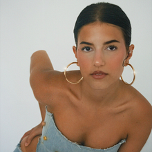 UPCYCLED. Design, Photograph, Fashion Design, Fashion Photograph, Upc, and cling project by Helena López - 08.01.2022