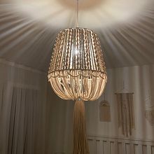 Mein Abschlussprojekt für den Kurs: Design von Makramee-Lampen. Un proyecto de Artesanía, Interiorismo, Tejido, Macramé y Diseño textil de e.ersendi - 17.10.2022