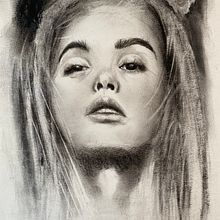 Il mio progetto del corso: Ritratto artistico al carboncino: creare atmosfere. Traditional illustration, Fine Arts, Drawing, Portrait Drawing, Realistic Drawing, and Artistic Drawing project by marisa_marc - 10.17.2022