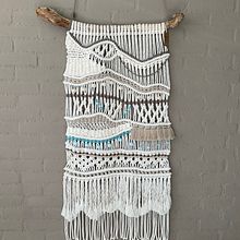Mijn project van de cursus: Inleiding tot macramé: een decoratief wandtapijt maken. Macramé, Accessor, Design, Arts, Crafts, Interior Design, Decoration, Fiber Arts, and Textile Design project by Gea Visser - 10.18.2022
