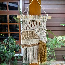 Meu projeto do curso: Macraweave: combine macramê com técnicas de tear. Accessor, Design, Interior Design, Decoration, Fiber Arts, Macramé, Weaving, and Textile Design project by Simone Faillace - 10.19.2022