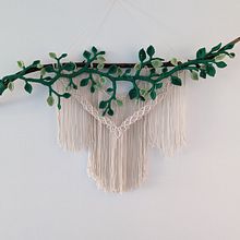 Mon projet du cours : Macramé en relief : créez une tenture murale botanique. Arts, Crafts, Interior Decoration, Fiber Arts, Macramé, and Textile Design project by Gabrielle Roch - 10.02.2022