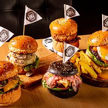 Fotografía Hamburguesas. Food Photograph, and Commercial Photograph project by Roberto Cortijo - 10.22.2022