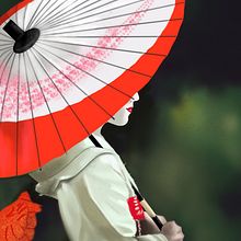 Geisha with umbrella . Traditional illustration project by Antonio Vilches Serra - 10.22.2022