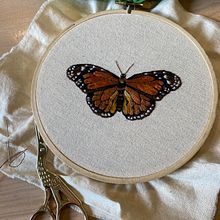 My project for course: Realistic Embroidery Techniques. Traditional illustration, Embroider, and Textile Design project by Fiona Edwards - 10.23.2022