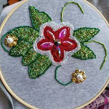 Mijn project van de cursus: Modeborduren: versier je kleding met kralen. Fashion Design, Embroider, DIY, Upc, cling, and Textile Design project by Erika De Rocker - 10.23.2022