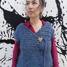 Meu projeto do curso: Criação de roupas em crochê: tamanhos e modelagem. Un progetto di Fashion design, Fiber Art, Uncinetto e Textile Design di Ana Dos Cabelos DENtro DA FLOREsta - 20.10.2022