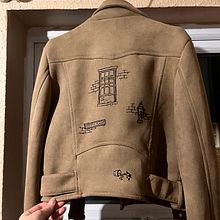 My project for course: Hand Embroidery for Clothing: Stitch a Collage Design. Un proyecto de Bordado, Upc, cling y Diseño textil de Egle Kasnauskaite - 23.10.2022