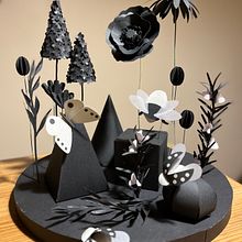 My project for course: Paper Sculpture for Set Design. Un progetto di Design, Illustrazione tradizionale, Artigianato, Scultura, Scenografia, Papercraft, Fotografia di prodotti e DIY di martenrsh - 26.10.2022