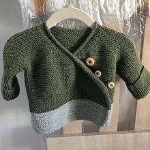 My project for course: Knitting for Children's Garments. Un proyecto de Diseño de moda, Tejido, DIY, Tejido de punto y Diseño textil de monika.petkova - 28.10.2022