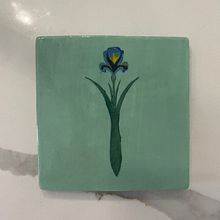 My project for course: Decoration Techniques for Ceramics: Sgraffito and Underglaze. Un progetto di Illustrazione tradizionale, Artigianato, Belle arti, Ceramica e Pittura decorativa di Alexandra - 28.10.2022