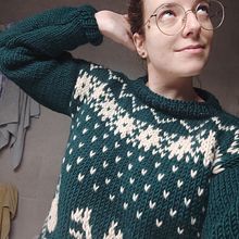 Christmas Jumper. Knitting, Costume Design, and Textile Design project by Aroa Sesmero - 10.29.2022