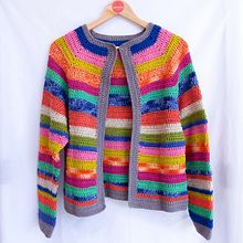 Meu projeto do curso:  Top-down: roupas de crochê sem costura Finalizado. Fashion Design, Fiber Arts, DIY, Crochet, and Textile Design project by Fabiane Machado - 10.30.2022