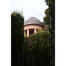 Laberinto de Horta, Barcelona. Fotografía de viajes y lifestyle. Un progetto di Fotografia, Fotografia all'aperto, Fotografia lifest e le di Camila Moliner - 31.10.2022