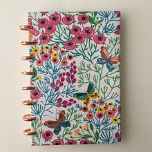 Caderno Bardot. Traditional illustration, Product Design, and Paper Craft project by Tatyana Costa - 11.01.2022