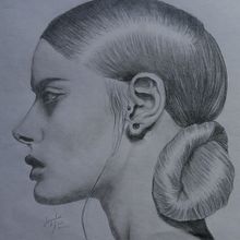 Mi proyecto del curso: Retrato realista con lápiz de grafito. Un projet de Illustration traditionnelle, Beaux Arts, Esquisse , Dessin au cra, on, Dessin, Dessin réaliste, Dessin artistique , et Dessin anatomique de britneyleon374 - 04.11.2022