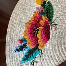 Mi proyecto del curso: Bordado freestyle sobre tul para principiantes. Accessor, Design, Embroider, Botanical Illustration, and Textile Design project by amrivas97 - 11.04.2022