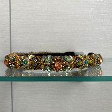 Il mio progetto del corso: Ricamo con perline: crea accessori per capelli. Un progetto di Design di accessori, Artigianato, Design di gioielli, Fashion design, DIY, Textile Design e Ricamo di Liana Vinokurova - 05.11.2022