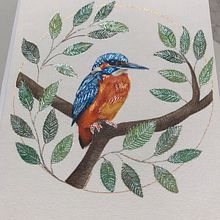 Pássaro em aquarela com toques metálicos. Ilustração tradicional, Pintura, Pintura em aquarela, Ilustração botânica, Ilustração naturalista, e Pintura decorativa projeto de CAMILA OLIVEIRA - 08.11.2022