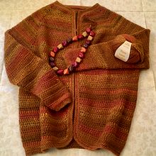 Il mio progetto del corso: Top-down: Giacca di lana all'uncinetto con chiusura nascosta. Fashion Design, Fiber Arts, DIY, Crochet, and Textile Design project by danielaalbano28 - 11.10.2022