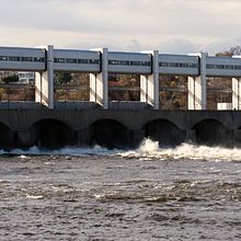 Architecture Photography in Montreal, Canada - Hydroelectric Dam. Retoque fotográfico, Fotografia com celular, Fotografia digital, Fotografia em exteriores, Composição fotográfica, e Fotografia arquitetônica projeto de Yaron Cohen - 11.11.2022