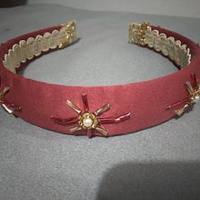 Mi proyecto del curso: Bordado con pedrería: crea accesorios para el pelo. Un progetto di Design di accessori, Artigianato, Design di gioielli, Fashion design, Ricamo e Textile Design di alvivaza - 20.01.2023