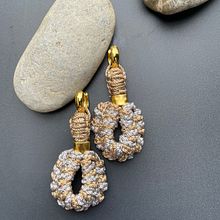 Mi proyecto del curso: Iniciación a la bisutería con cordón: fabrica tus propios collares. Un proyecto de Artesanía, Diseño de jo, as, Macramé y Diseño textil de evarem - 11.11.2022