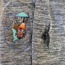 Mi proyecto del curso: Bordado: reparación de prendas. Un proyecto de Bordado, Costura, DIY, Upc, cling y Diseño textil de Hilda Valle - 10.11.2022