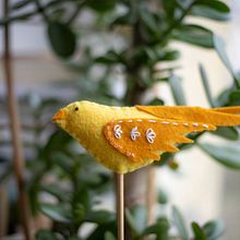 Felt birds. Een project van Borduurwerk, Craft, Naaiwerk y  Creativiteit van agata.kosinskaa - 13.03.2021