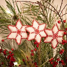 Christmas stars. Een project van Borduurwerk, Naaiwerk, Craft y  Creativiteit van agata.kosinskaa - 30.11.2020