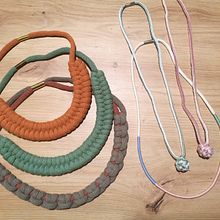 Mój projekt z kursu: Biżuteria ze sznurka: wykonaj oryginalne naszyjniki. Un progetto di Artigianato, Design di gioielli, Macramè e Textile Design di Paulina Rzeczkowska - 13.11.2022