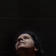 Meu projeto do curso: Autorretrato fotográfico Fine Art. Un progetto di Fotografia, Postproduzione fotografica, Ritocco fotografico, Fotografia di ritratto, Fotografia in studio, Fotografia artistica, Fotomontaggio e Autoritratto fotografico di Nádia Regina Almeida Manzon - 13.11.2022