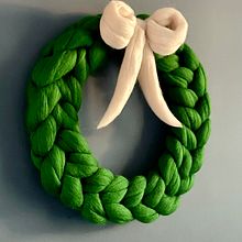 Woolly Christmas Wreath. Fiber Arts & Interior Decoration project by Miriam (Mizz) Evans - 11.17.2022
