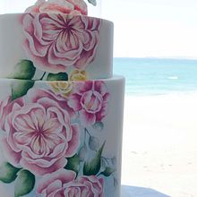 hand painted roses with a sea blue ombre. Un proyecto de Ilustración tradicional y Pintura de Emily Hankins - 17.11.2022