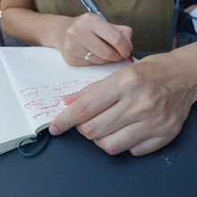 Das Selbstportrait - Übung 1.1 schreibe ein Portrait in 10 Minuten . Penulisan Kreatif, Dan Penulisan Fiksi proyek oleh Regina Radner - 11.17.2022