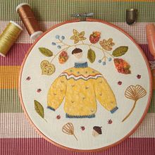My project for course: Embroidered Illustrations: From Watercolor to Thread  Ein Projekt aus dem Bereich Erweiterungsentwicklung, Design von Garderoben, H, werk, Stickerei, Weben, Farbenlehre und Textildesign von Marie ROUSSEL - 20.11.2022