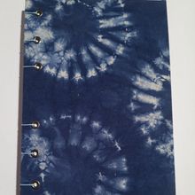 Mi proyecto del curso: Introducción al teñido shibori. Un progetto di Artigianato, Fashion design, DIY, Tintura tessile e Textile Design di Carolina Capurro - 09.09.2022