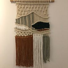 My project for course: Macraweave: Combine Macramé with Weaving Techniques. Un progetto di Design di accessori, Interior design, Interior Design, Fiber Art, Macramè, Tessitura e Textile Design di Nina Shoo - 21.11.2022
