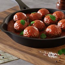 Juicy meatballs with tomato sauce and basil (3D) (CGI) Ein Projekt aus dem Bereich 3D von Wellington Pereti - 23.11.2022