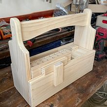 Caja de herramientas. Un proyecto de Diseño, Carpintería y Artesanía de Josue Lopez - 26.11.2022