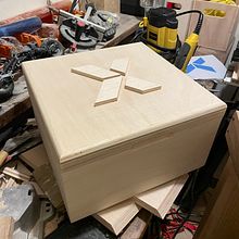 Caja para sobres de FUXION. Un proyecto de Diseño y Carpintería de Josue Lopez - 27.11.2022