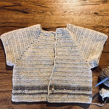 Roots style, warm bolero, made with leftovers yarns. Fashion Design, Fiber Arts, DIY, Crochet, and Textile Design project by miss_chanoille - 11.27.2022