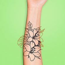 Meu projeto do curso: Tatuagem botânica com pontilhismo Ein Projekt aus dem Bereich Traditionelle Illustration, Tattoodesign und Botanische Illustration von Nicole Camargo - 05.12.2022