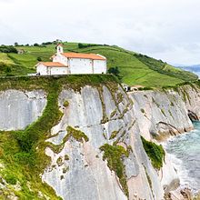 Ermita de San Telmo, Zumaia (Guipúzkoa). Photograph, Photo Retouching, Mobile Photograph, Outdoor Photograph & Instagram Photograph project by Leticia Rodríguez - 12.04.2022