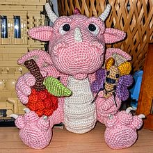 crochet : pink dragon. Crochet project by Ale bontempo - 12.06.2022