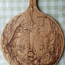 Untitled Pyrography with Hands and Leaves. Un projet de Illustration traditionnelle de Megan Wisdom - 13.04.2022